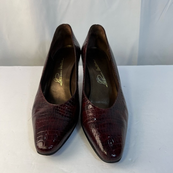 Vintage Joanna Wallace Burgundy Crocodile Pattern Heels Pumps made in Canada - Picture 1 of 9